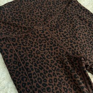 Victoria’s Secret Relay Leggings in Brown Leopard